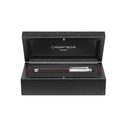 Caran d’Ache Varius™ Ebony Füllfederhalter – Ebenholz & 18K Goldfeder